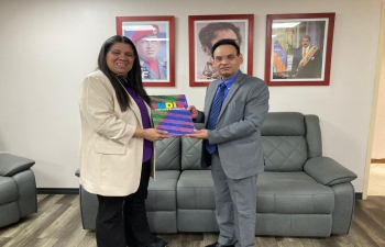 El Encargado de Negocios, a.i. Suresh Kumar llamo a la Viceministra de Relaciones Exteriores de Venezuela, Tatiana Pugh, y al Viceministro de Comercio Exterior, S.E. Johann Alvarez, en relacion a la proxima visita de la delegacion venezolana a la India, para asistir al Conclave de la CII.